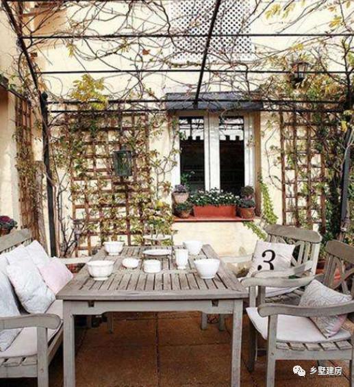 三層別墅設(shè)計(jì)圖，坡屋頂和平屋頂?shù)慕Y(jié)合，這樣的屋頂跟豐收季更配哦