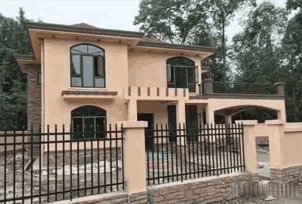 這款別墅設(shè)計圖，算是今年二層別墅中的黑馬，設(shè)計感十足