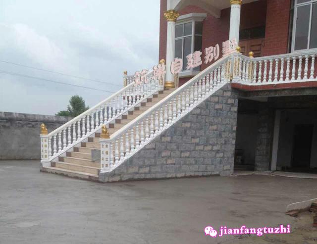 農(nóng)村三層自建房設(shè)計圖，實拍圖效果圖對比，適合一般的農(nóng)村家庭