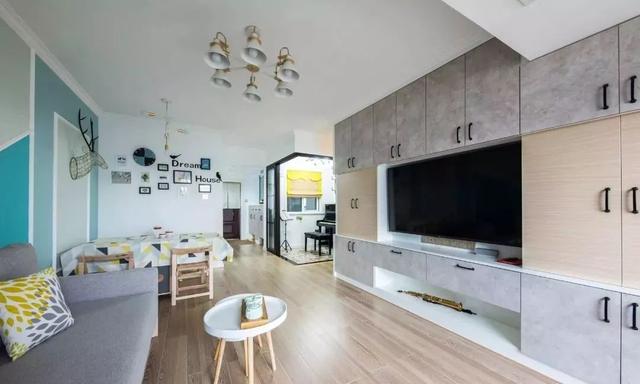 76平米簡(jiǎn)約北歐風(fēng)裝修，客廳沙發(fā)背景墻簡(jiǎn)單又好看！