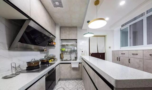 76平米簡(jiǎn)約北歐風(fēng)裝修，客廳沙發(fā)背景墻簡(jiǎn)單又好看！