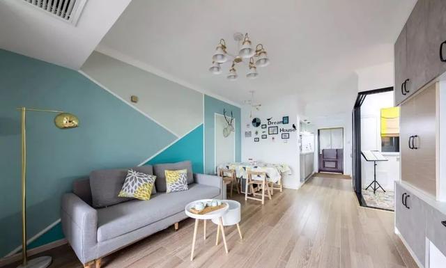 76平米簡(jiǎn)約北歐風(fēng)裝修，客廳沙發(fā)背景墻簡(jiǎn)單又好看！