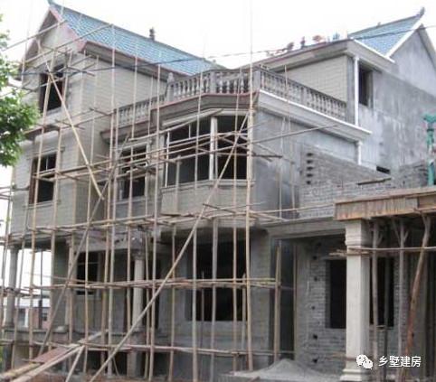 三層款外形豪華大氣的農(nóng)村別墅設(shè)計圖，給你不一樣的感覺！