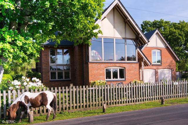 11米x16.5米農(nóng)村三層別墅設(shè)計(jì)圖，前后有花園，還有車庫，你喜歡嗎？