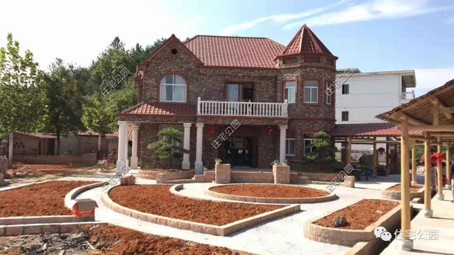 200萬的別墅設(shè)計(jì)圖，房美人夸，最贊的還是后花園。