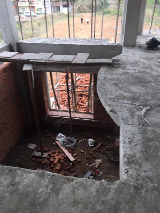 分享一棟雙拼別墅設(shè)計(jì)圖，村里的地標(biāo)建筑。