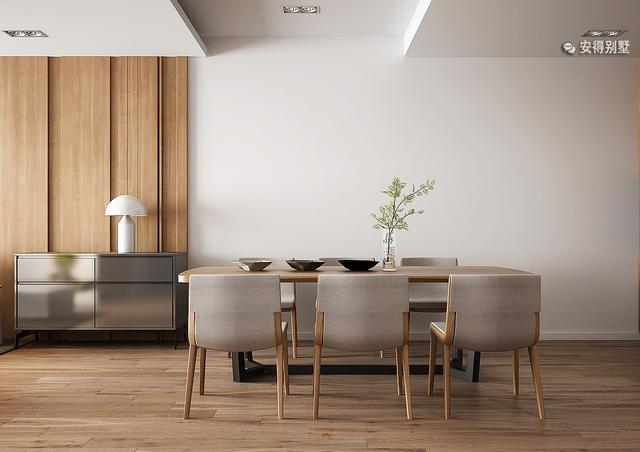 占地70平的3層小別墅設(shè)計(jì)圖，戶型呈現(xiàn)L型，入戶圍合成小庭院