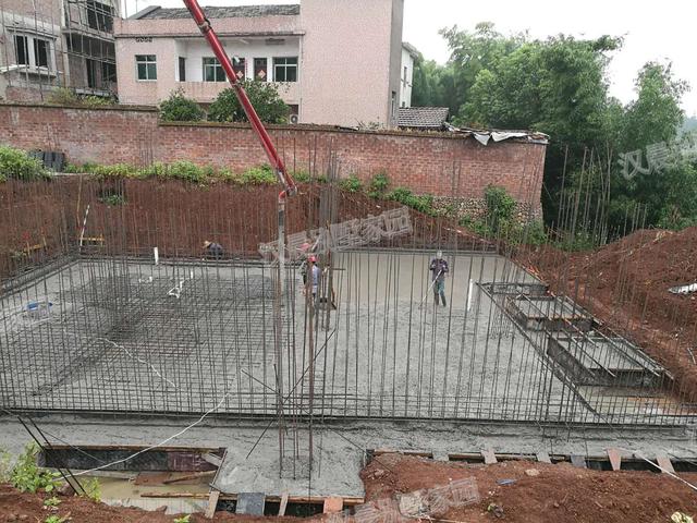 90后青年回家蓋三層別墅自建房，外觀漂亮，布局實用，村里人排著隊給介紹對象。