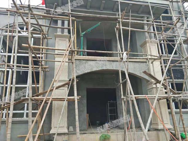 90后青年回家蓋三層別墅自建房，外觀漂亮，布局實用，村里人排著隊給介紹對象。