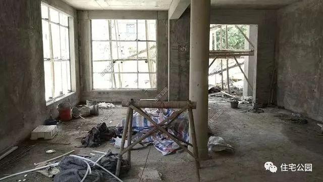 農(nóng)村三層經(jīng)典簡歐別墅設(shè)計圖，簡單大氣，新建起來的房子就是不一般，處處都透露著高級感。