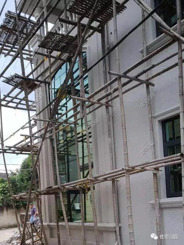 農(nóng)村三層經(jīng)典簡歐別墅設(shè)計圖，簡單大氣，新建起來的房子就是不一般，處處都透露著高級感。