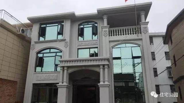 農(nóng)村三層經(jīng)典簡歐別墅設(shè)計圖，簡單大氣，新建起來的房子就是不一般，處處都透露著高級感。