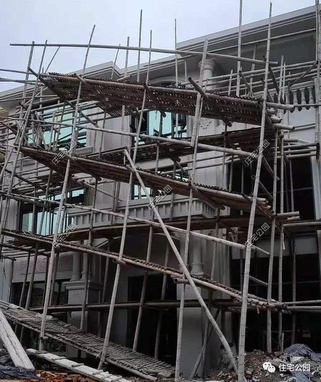 農(nóng)村三層經(jīng)典簡歐別墅設(shè)計圖，簡單大氣，新建起來的房子就是不一般，處處都透露著高級感。