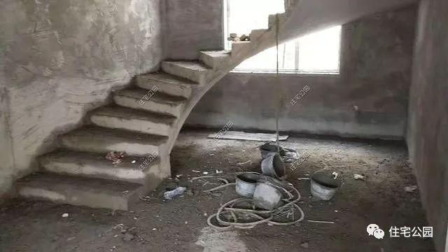 農(nóng)村三層經(jīng)典簡歐別墅設(shè)計圖，簡單大氣，新建起來的房子就是不一般，處處都透露著高級感。