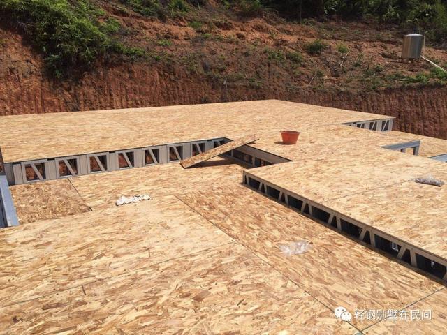 實(shí)拍一個(gè)月完工輕鋼別墅，建好后外觀好看