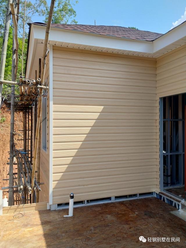 實(shí)拍一個(gè)月完工輕鋼別墅，建好后外觀好看