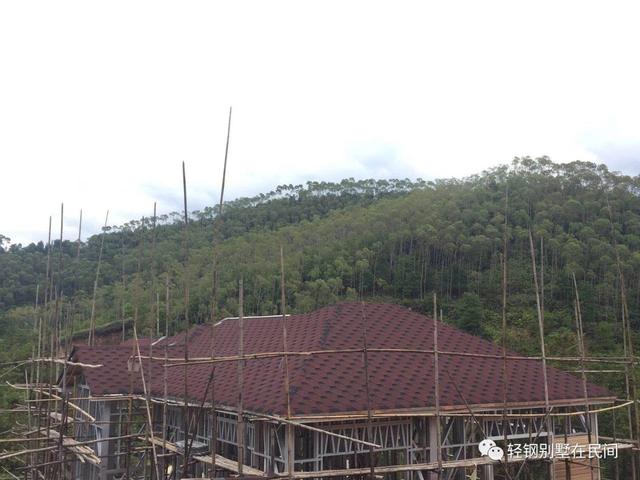 實(shí)拍一個(gè)月完工輕鋼別墅，建好后外觀好看