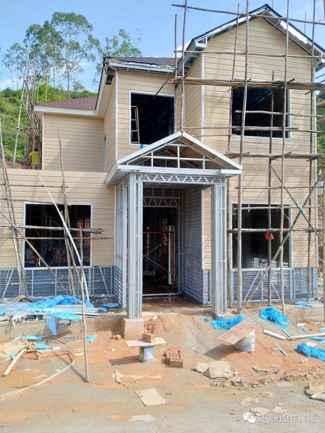 實(shí)拍一個(gè)月完工輕鋼別墅，建好后外觀好看