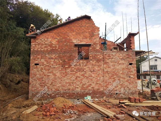 湖南農(nóng)村小伙為了省錢竟然把房子蓋成這樣？新房變危房，看著都揪心