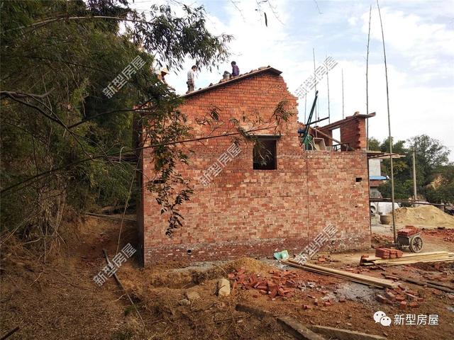 湖南農(nóng)村小伙為了省錢竟然把房子蓋成這樣？新房變危房，看著都揪心