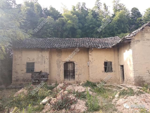 湖南農(nóng)村小伙為了省錢竟然把房子蓋成這樣？新房變危房，看著都揪心