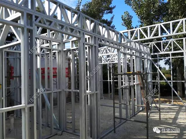 農(nóng)村輕鋼住宅造價(jià)多少？這棟240平的房子只花了33萬，房主任先生很滿意