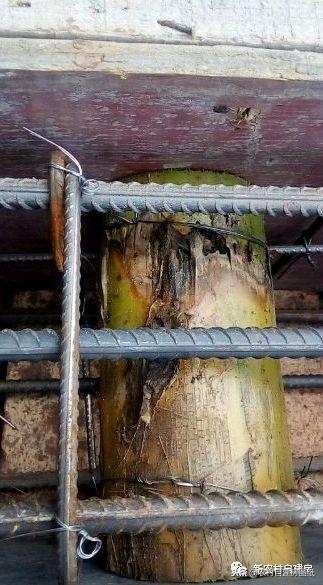 四川小伙圖建房圖省事，926元一平雙包以為很劃算，上梁一看氣死了