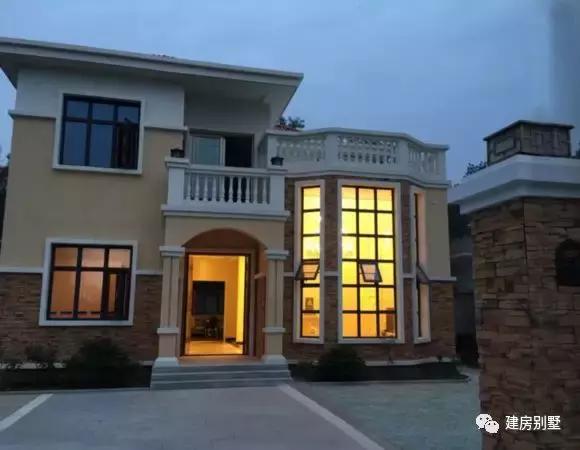 曬3棟農(nóng)村自建房實(shí)拍照片，第一棟是我表哥花40萬建成的