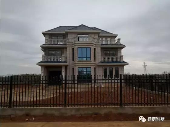 曬3棟農(nóng)村自建房實(shí)拍照片，第一棟是我表哥花40萬建成的