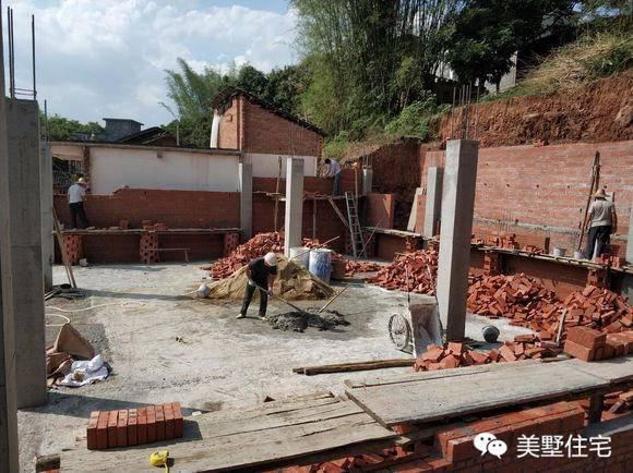 家里的樓板、頂板老是有裂縫？農(nóng)村施工隊(duì)竟這樣做混凝土！