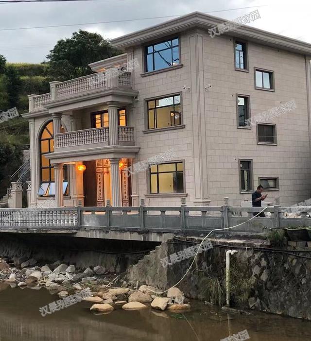 別墅建成之后比效果圖還好看！14.1X11.3米才40萬真是優(yōu)秀！