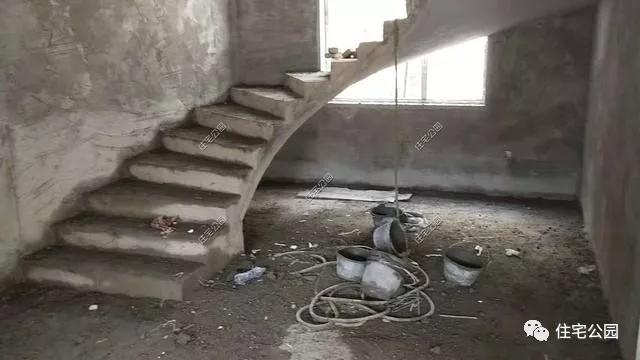 這么漂亮的旋轉(zhuǎn)樓梯，為什么村里的施工隊(duì)卻很少做？