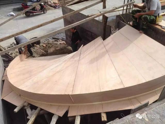這么漂亮的旋轉(zhuǎn)樓梯，為什么村里的施工隊(duì)卻很少做？