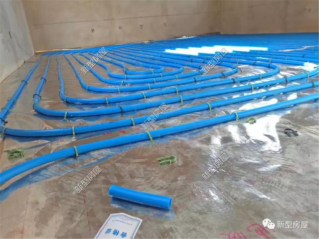 農(nóng)村小伙花2萬給別墅裝地暖，用30年都沒問題，省錢又舒適