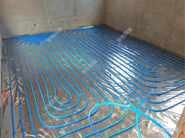 農(nóng)村小伙花2萬給別墅裝地暖，用30年都沒問題，省錢又舒適