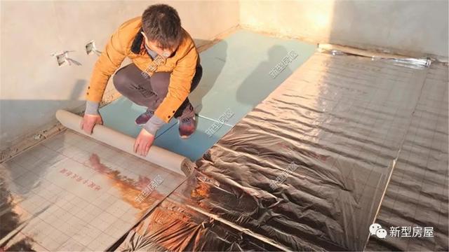 農(nóng)村小伙花2萬給別墅裝地暖，用30年都沒問題，省錢又舒適