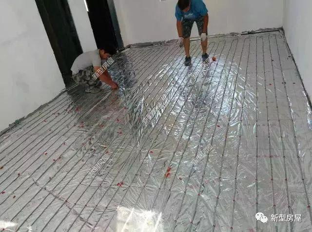 農(nóng)村小伙花2萬給別墅裝地暖，用30年都沒問題，省錢又舒適