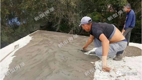 農(nóng)村小伙在老家自建房，還未住進(jìn)去屋頂就漏成這樣？看著都揪心