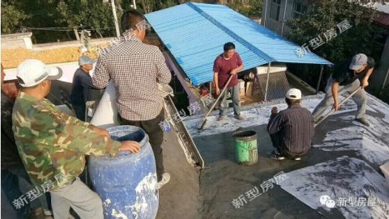 農(nóng)村小伙在老家自建房，還未住進(jìn)去屋頂就漏成這樣？看著都揪心