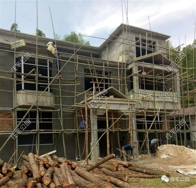 他回湖南老家給父母蓋養(yǎng)老房，70歲老母全程監(jiān)工，只花28萬就蓋成3層洋樓