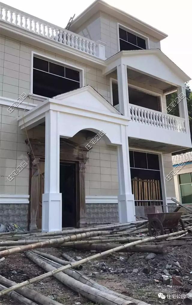 他回湖南老家給父母蓋養(yǎng)老房，70歲老母全程監(jiān)工，只花28萬就蓋成3層洋樓