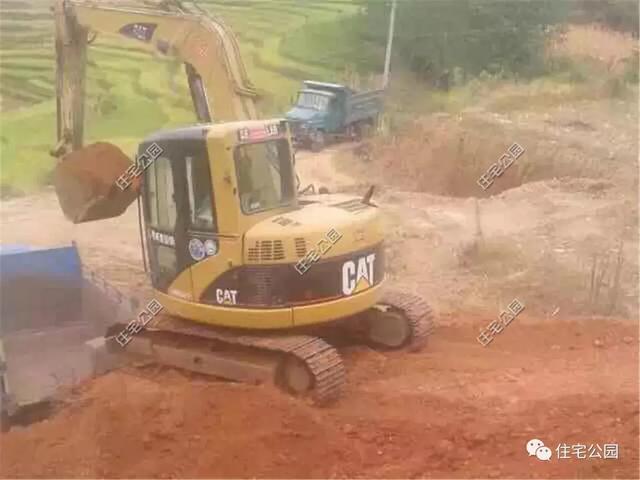 他回湖南老家給父母蓋養(yǎng)老房，70歲老母全程監(jiān)工，只花28萬就蓋成3層洋樓