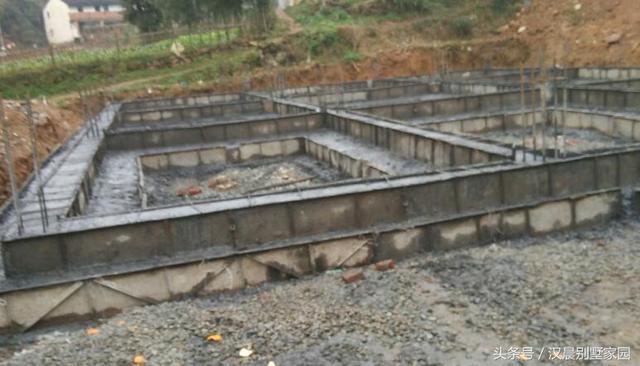 有錢就是好，泰州汪總蓋的帶地下車庫現(xiàn)代別墅，鄰居看了都坐不??！