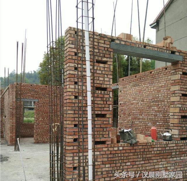 有錢就是好，泰州汪總蓋的帶地下車庫現(xiàn)代別墅，鄰居看了都坐不住！