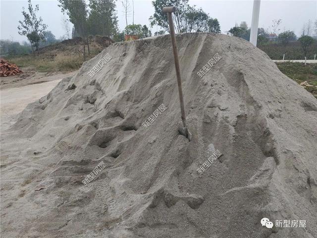 建房材料價(jià)格猛漲，4個(gè)月之內(nèi)水泥從375漲到520，農(nóng)村蓋房成了無底洞