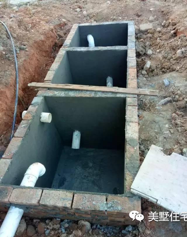農(nóng)村自建小別墅，排污問題是關(guān)鍵！兩分鐘教你學(xué)會建化糞池！