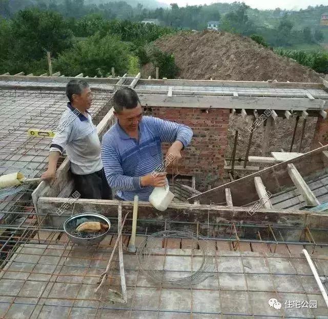 重慶農(nóng)村自建房實(shí)拍照片，75萬(wàn)蓋起的3層養(yǎng)老別墅，布局沒(méi)得挑！