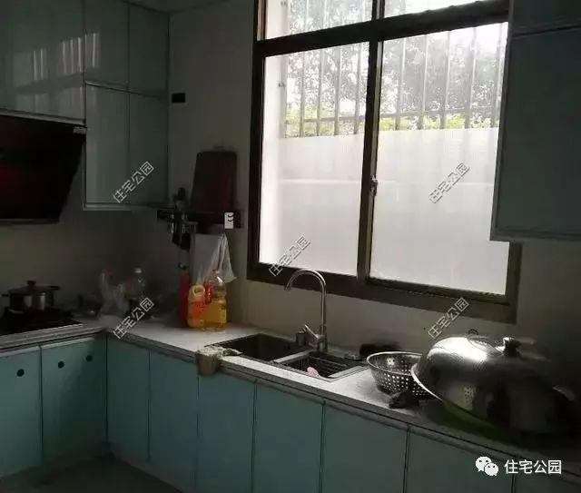 重慶農(nóng)村自建房實(shí)拍照片，75萬(wàn)蓋起的3層養(yǎng)老別墅，布局沒(méi)得挑！