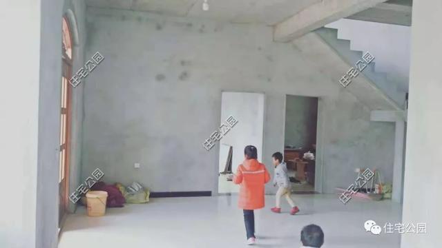 農(nóng)村小伙自畫結構圖，不到20萬建成兩層小別墅，怎么做到的？