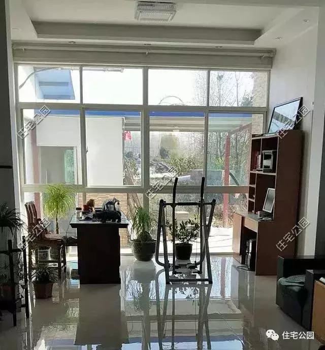 江蘇農(nóng)村花了50萬建成的平房別墅，這樣光伏發(fā)電的屋面見過么